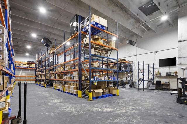 10840 NW 27th St, Doral, FL 33172