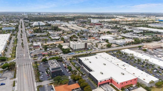 10840 NW 27th St, Doral, FL 33172