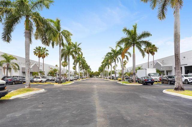 10840 NW 27th St, Doral, FL 33172