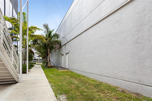 10840 NW 27th St, Doral, FL 33172