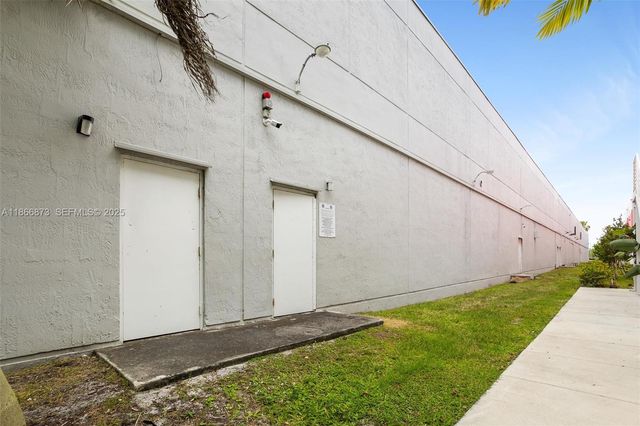 10840 NW 27th St, Doral, FL 33172