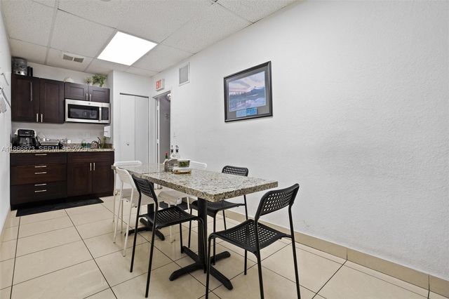 10840 NW 27th St, Doral, FL 33172