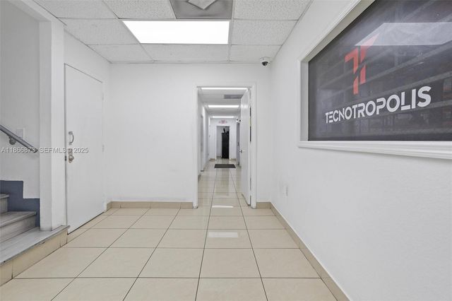 10840 NW 27th St, Doral, FL 33172