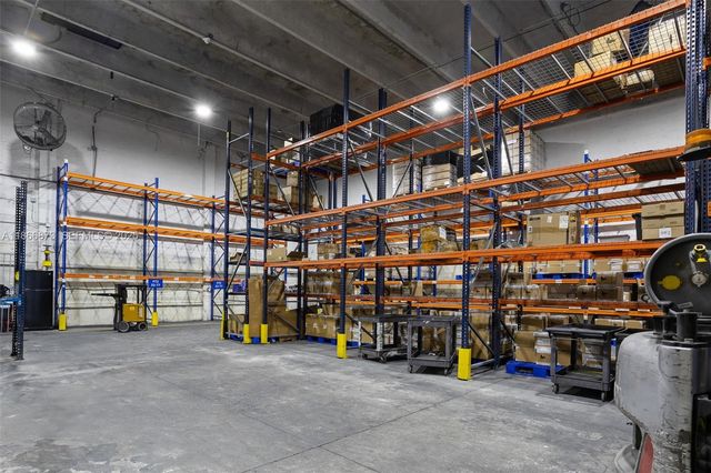 10840 NW 27th St, Doral, FL 33172