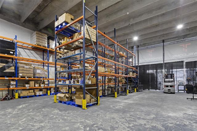 10840 NW 27th St, Doral, FL 33172