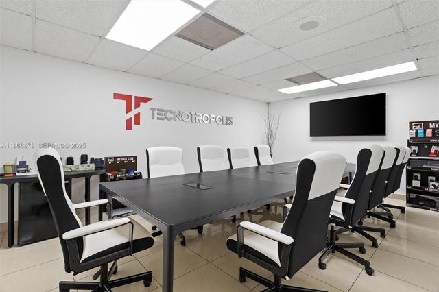 10840 NW 27th St, Doral, FL 33172