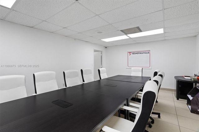 10840 NW 27th St, Doral, FL 33172