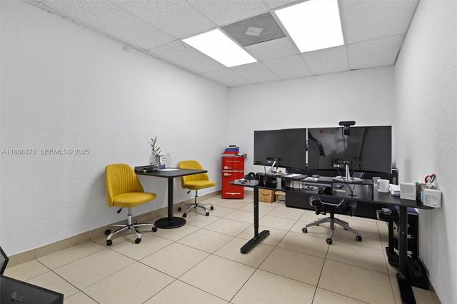 10840 NW 27th St, Doral, FL 33172