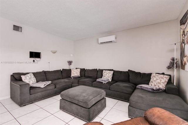 17860 NE 9th Pl, North Miami Beach, FL 33162