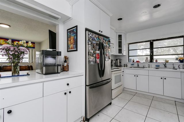 17860 NE 9th Pl, North Miami Beach, FL 33162