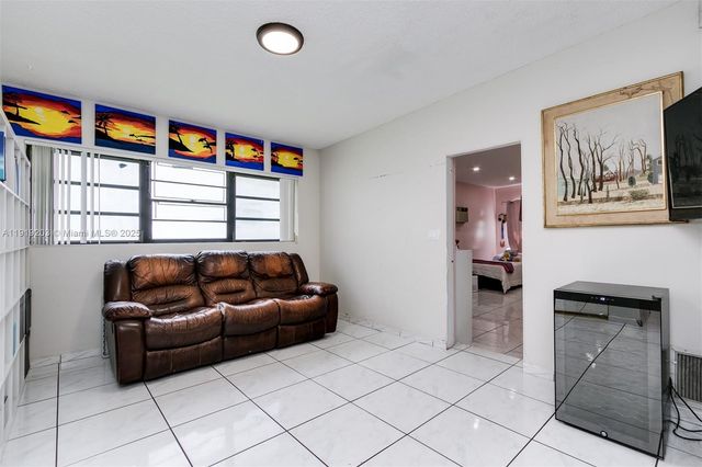 17860 NE 9th Pl, North Miami Beach, FL 33162