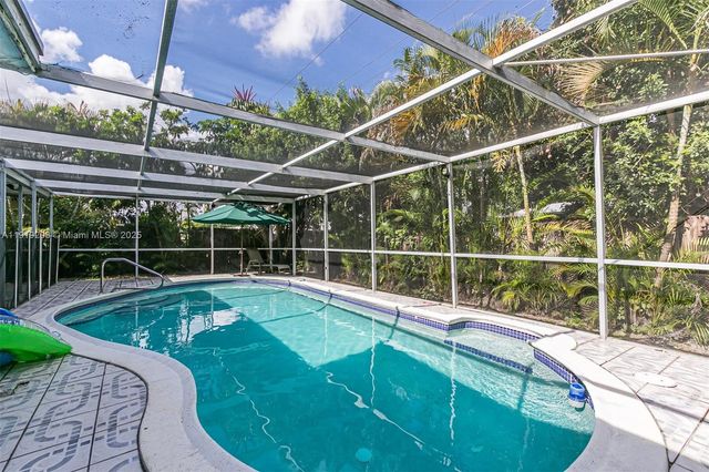 17860 NE 9th Pl, North Miami Beach, FL 33162