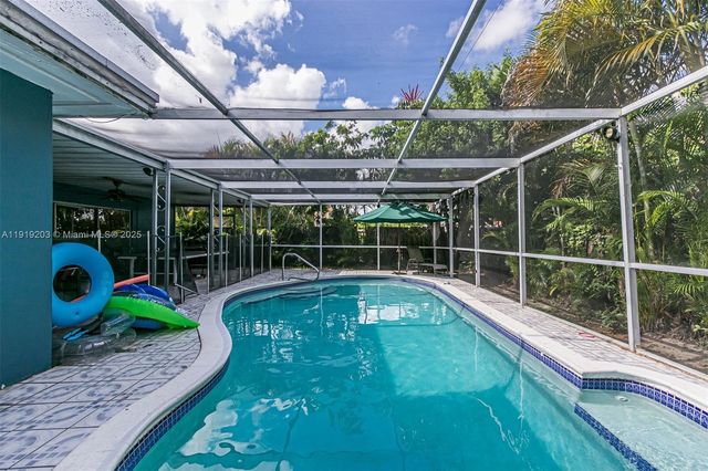 17860 NE 9th Pl, North Miami Beach, FL 33162