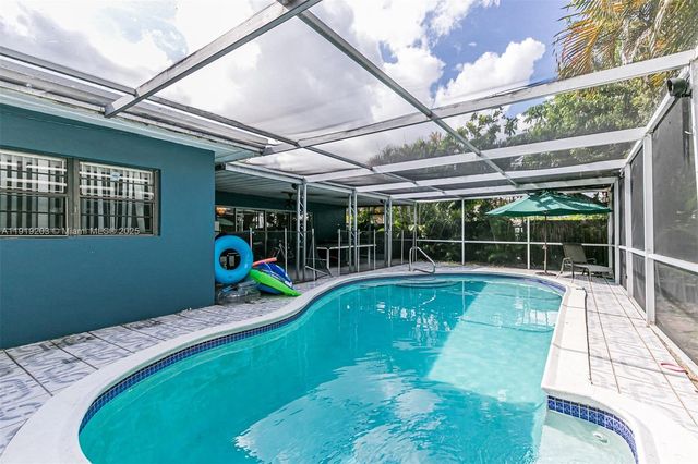 17860 NE 9th Pl, North Miami Beach, FL 33162