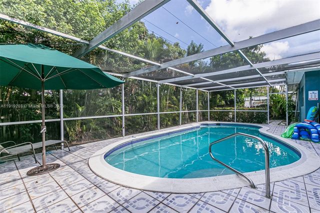 17860 NE 9th Pl, North Miami Beach, FL 33162