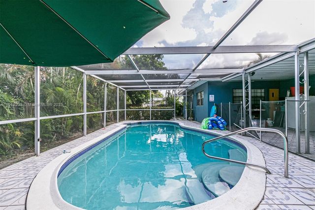 17860 NE 9th Pl, North Miami Beach, FL 33162