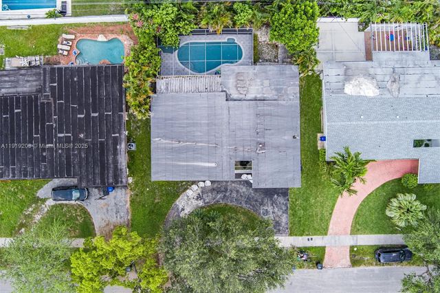 17860 NE 9th Pl, North Miami Beach, FL 33162