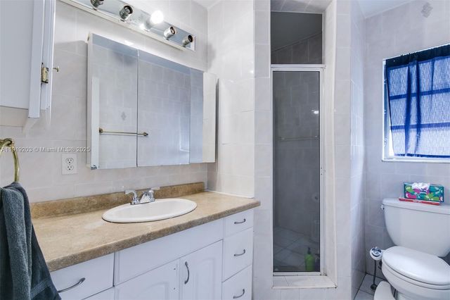 17860 NE 9th Pl, North Miami Beach, FL 33162