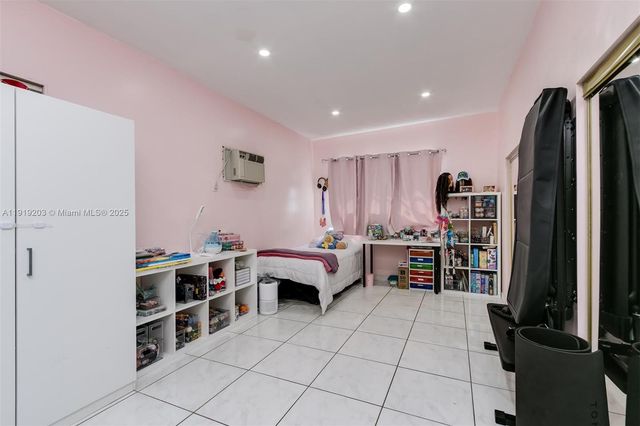 17860 NE 9th Pl, North Miami Beach, FL 33162