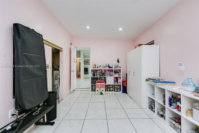 17860 NE 9th Pl, North Miami Beach, FL 33162