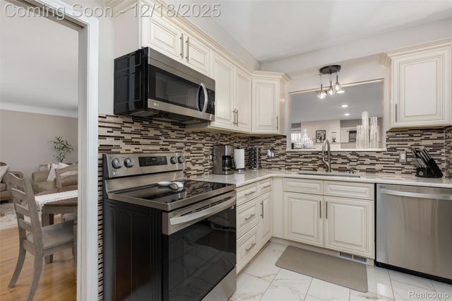 29517 Eastfield Street, Farmington Hills, MI 48334