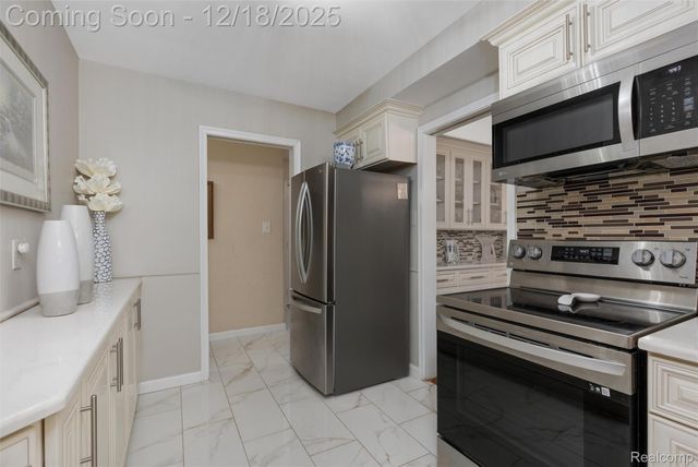 29517 Eastfield Street, Farmington Hills, MI 48334