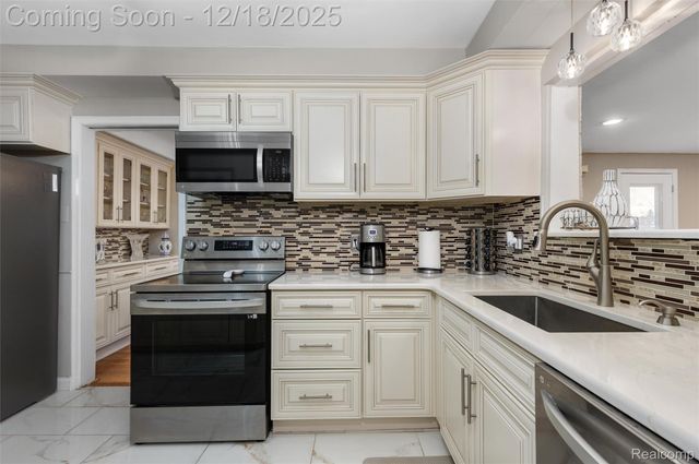 29517 Eastfield Street, Farmington Hills, MI 48334