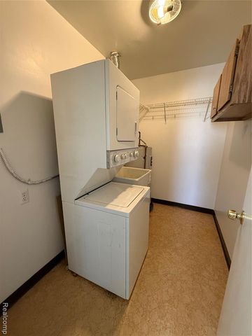 7624 Manor Circle, Westland, MI 48185