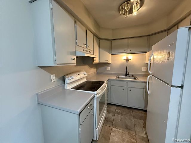 7624 Manor Circle, Westland, MI 48185