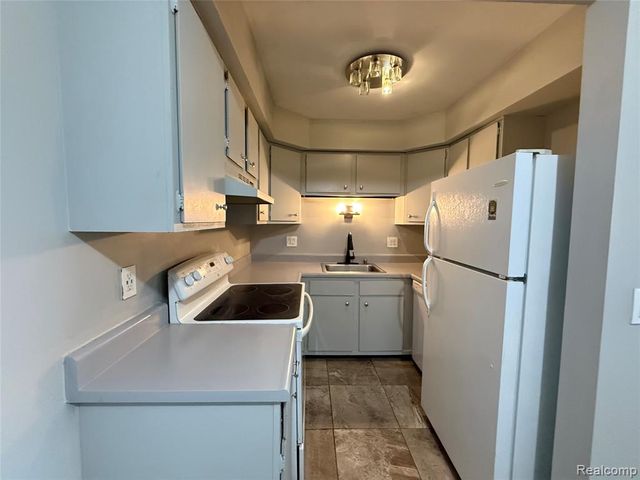 7624 Manor Circle, Westland, MI 48185