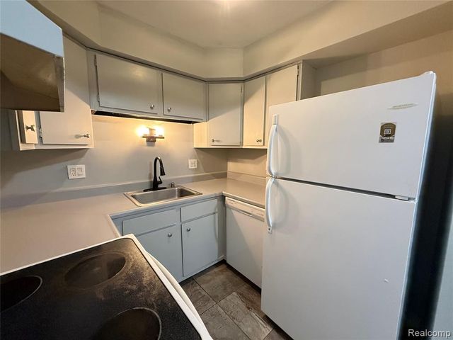 7624 Manor Circle, Westland, MI 48185