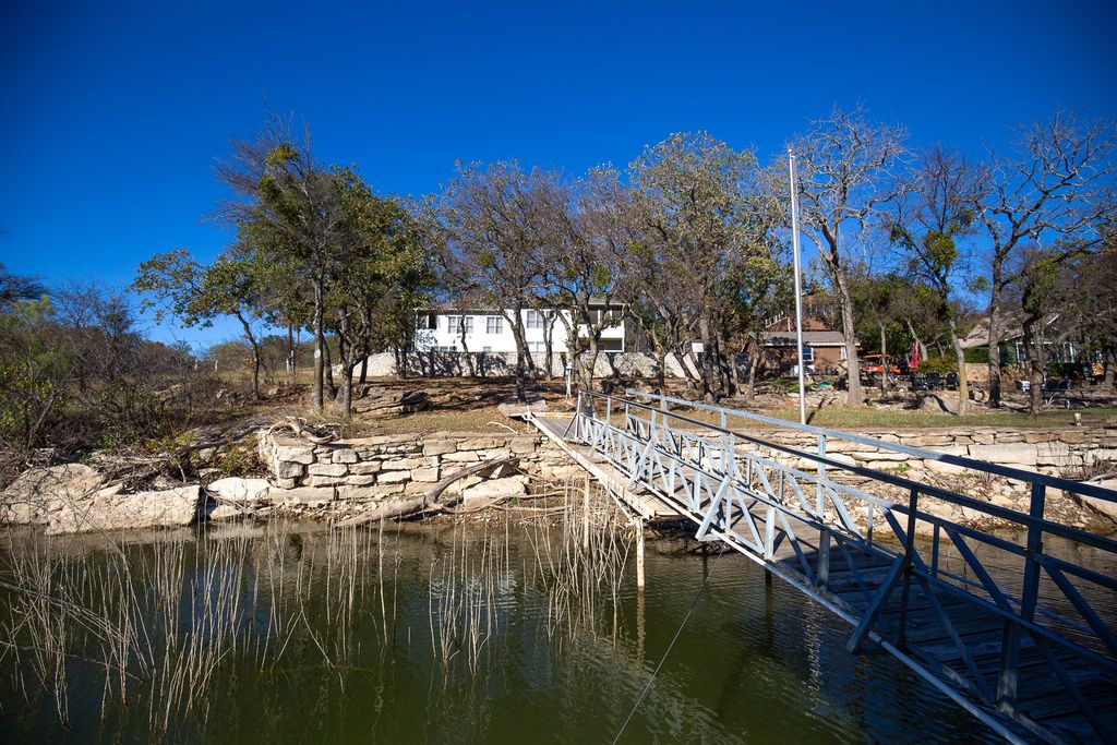 293 Pam Drive, Chico, TX 76431