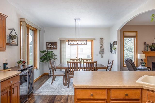 223 SUNNY MEADOWS DRIVE, Kaukauna, WI 54130