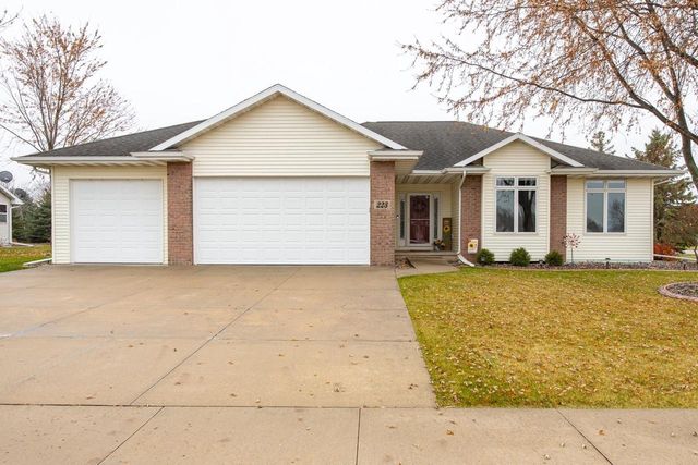 223 SUNNY MEADOWS DRIVE, Kaukauna, WI 54130