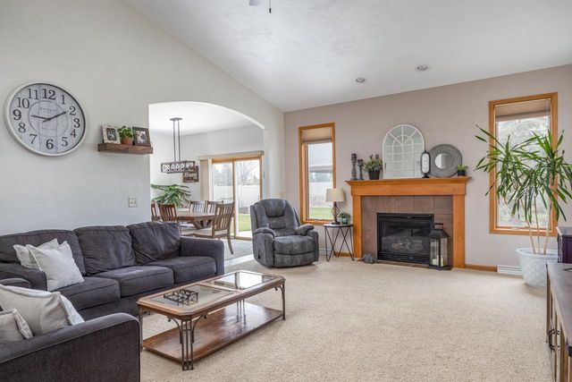 223 SUNNY MEADOWS DRIVE, Kaukauna, WI 54130