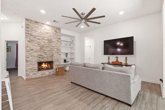 1505 Carriage Lane, Savannah, TX 76227