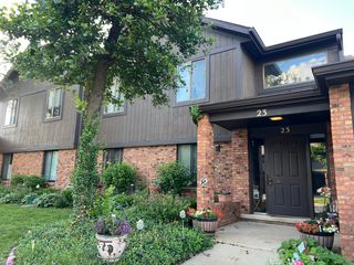 23 Creekside Circle D, Elgin, IL 60123