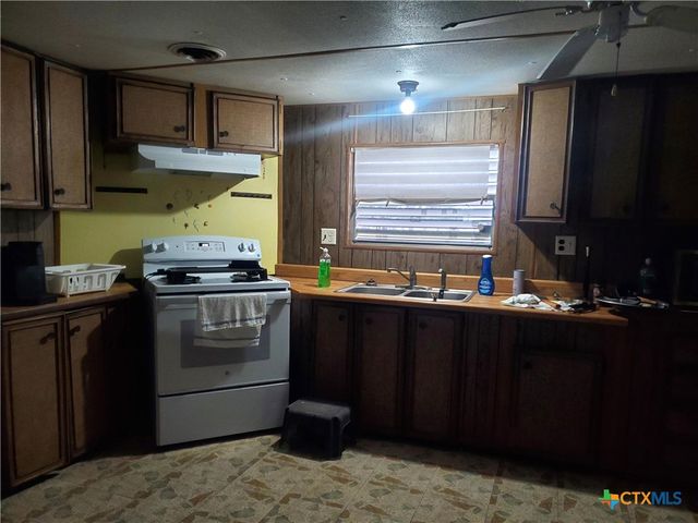 95 Kellie Lane, Seadrift, TX 77983