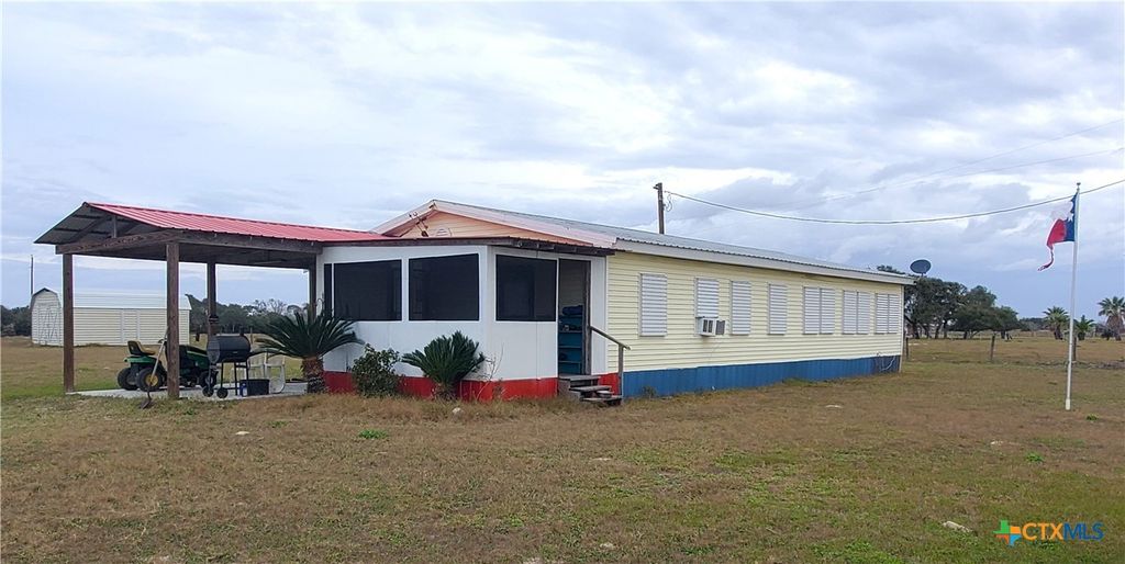 95 Kellie Lane, Seadrift, TX 77983