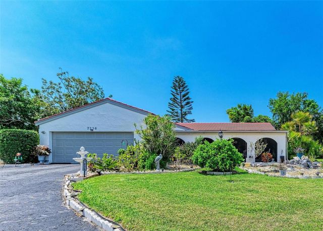 7236 LAS CASAS DR, Sarasota, FL 34243