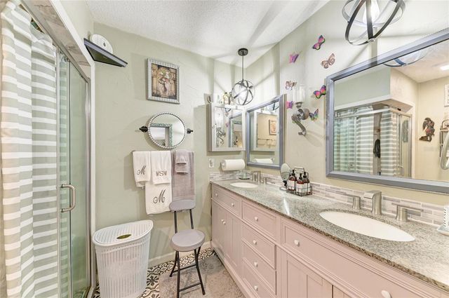 7236 LAS CASAS DR, Sarasota, FL 34243