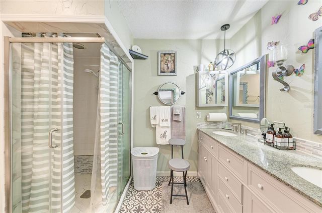 7236 LAS CASAS DR, Sarasota, FL 34243