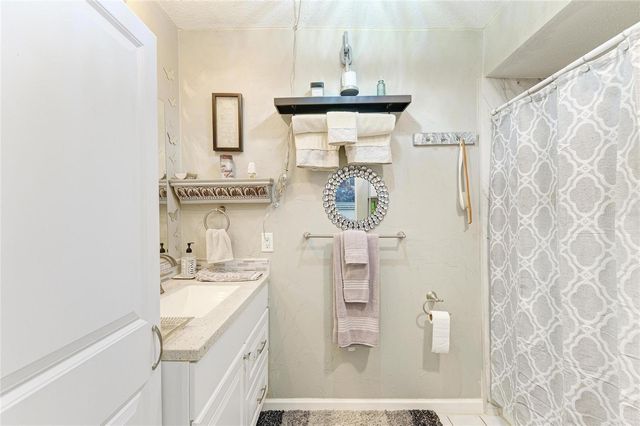 7236 LAS CASAS DR, Sarasota, FL 34243