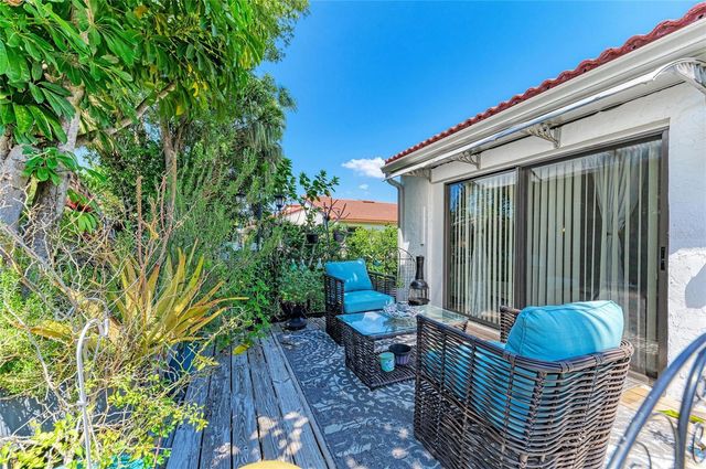 7236 LAS CASAS DR, Sarasota, FL 34243