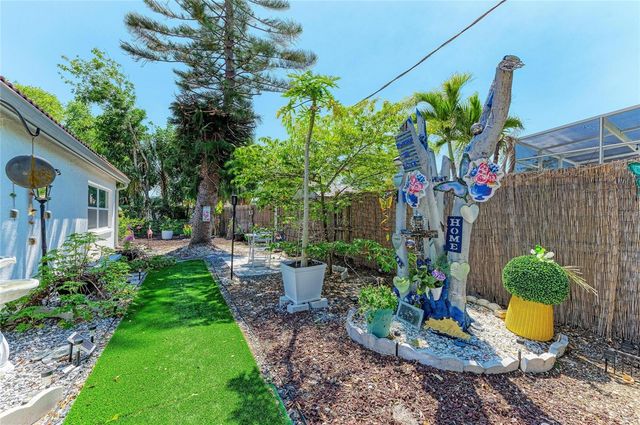 7236 LAS CASAS DR, Sarasota, FL 34243