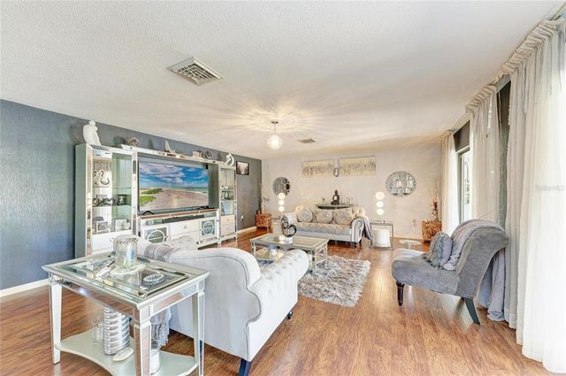 7236 LAS CASAS DR, Sarasota, FL 34243