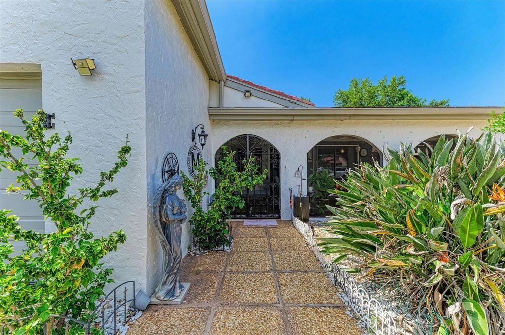 7236 LAS CASAS DR, Sarasota, FL 34243