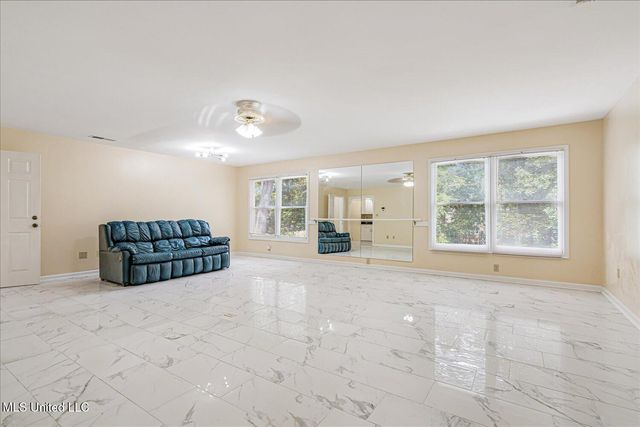 1590 Epping Forest Drive, Southaven, MS 38671