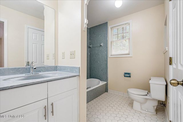 1590 Epping Forest Drive, Southaven, MS 38671