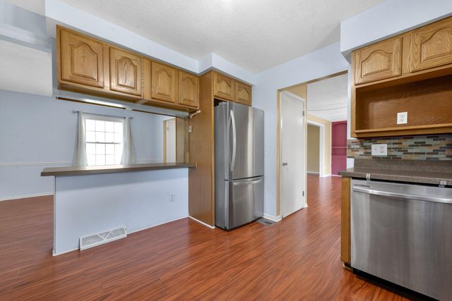883 Mcnaughten Road, Columbus, OH 43213
